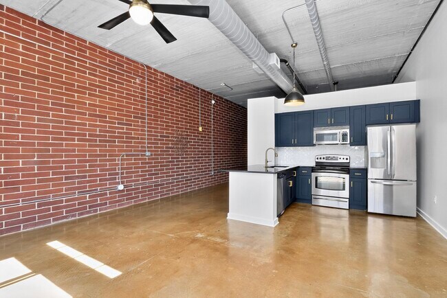 Building Photo - 626 N Graham St