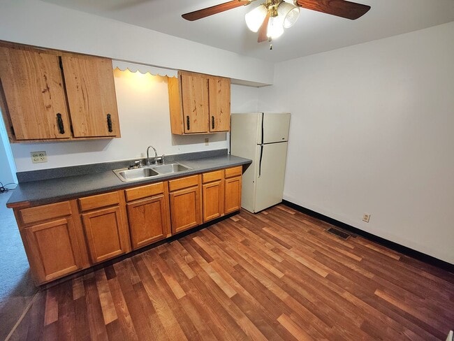 Building Photo - *Clean & Spacious 1BR/1BA Apartment Available in Mt. Washington*