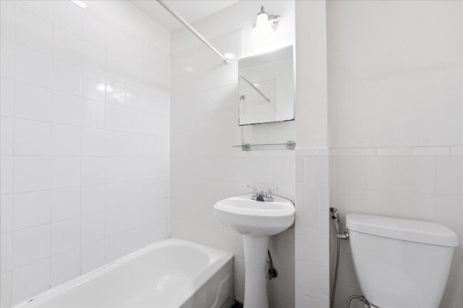 Building Photo - 155a Sherman Ave