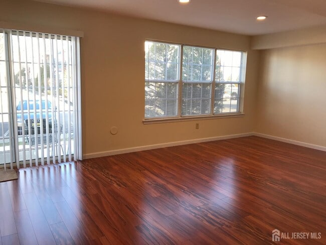 Building Photo - 601 Hampshire Dr