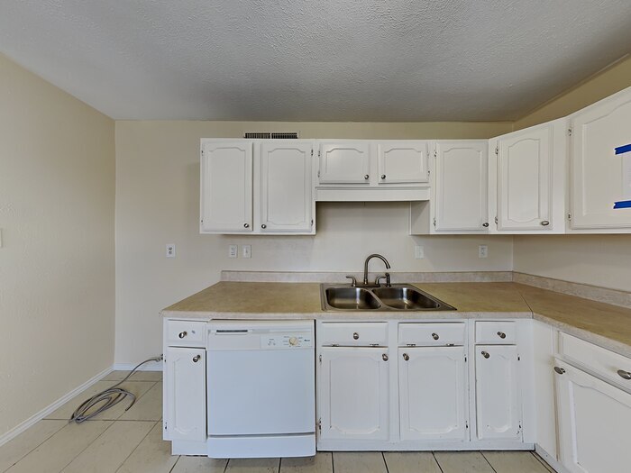 Building Photo - 7621 Pebble Beach Dr