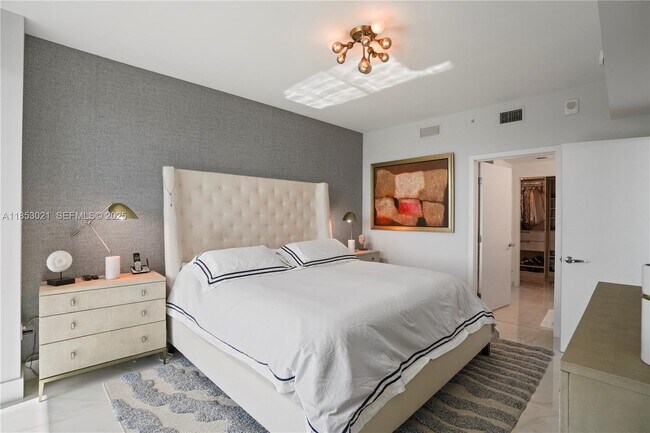 Building Photo - 16385 Biscayne Blvd