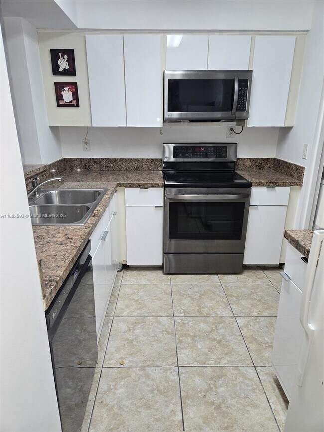 Building Photo - 1265 SW 46th Ave