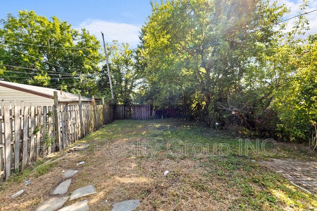 Building Photo - 1149 Fernwood Ave