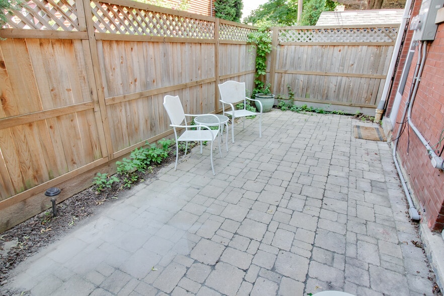 Back Patio - 1937 N Bartlett Ave
