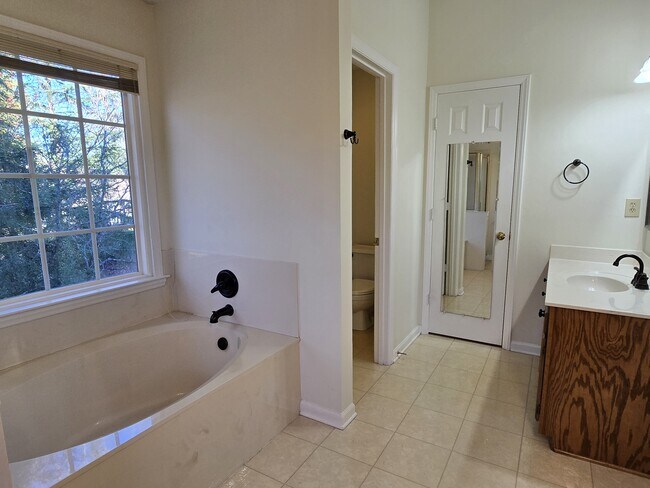 Building Photo - 5104 Grist Mill Ct