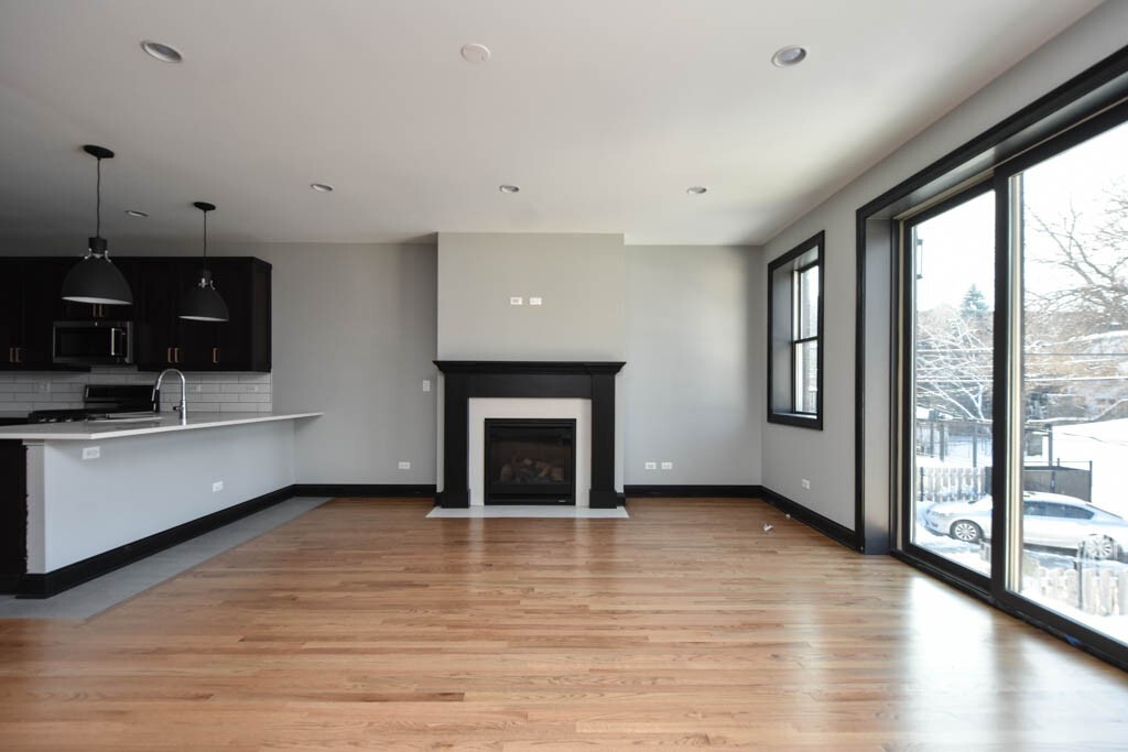 Building Photo - 3923 N Ashland Ave