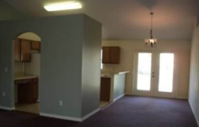 Building Photo - Nice 3/2/2 Call to schedule viewing now! W...