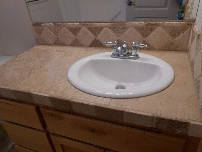 Building Photo - 1021 SW Crosscut Ct