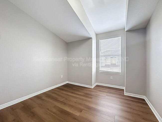 Building Photo - 10841 Dragonwood Dr