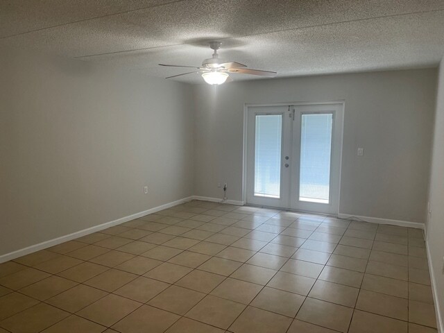 Building Photo - 2812 Somerset Park Dr