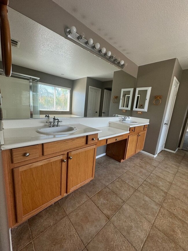 Building Photo - Beautiful Home in the Heart of Perris