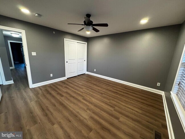 Building Photo - 4 Stonehaven Cir