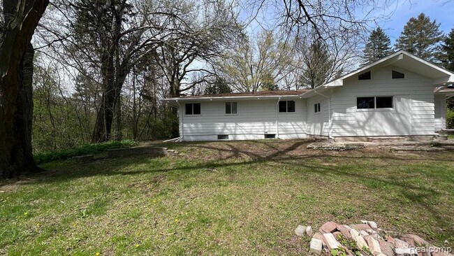 Building Photo - 21080 24 Mile Rd