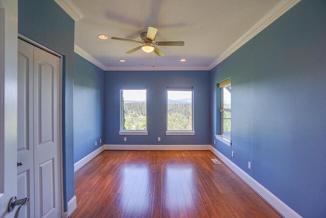Building Photo - FOUR BEDROOM HOUSE IN LACAMAS SHORES WINTE...