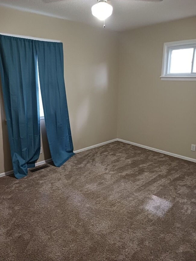 Building Photo - Well-Maintained 3 Bedroom / 2 Bath Ranch Home
