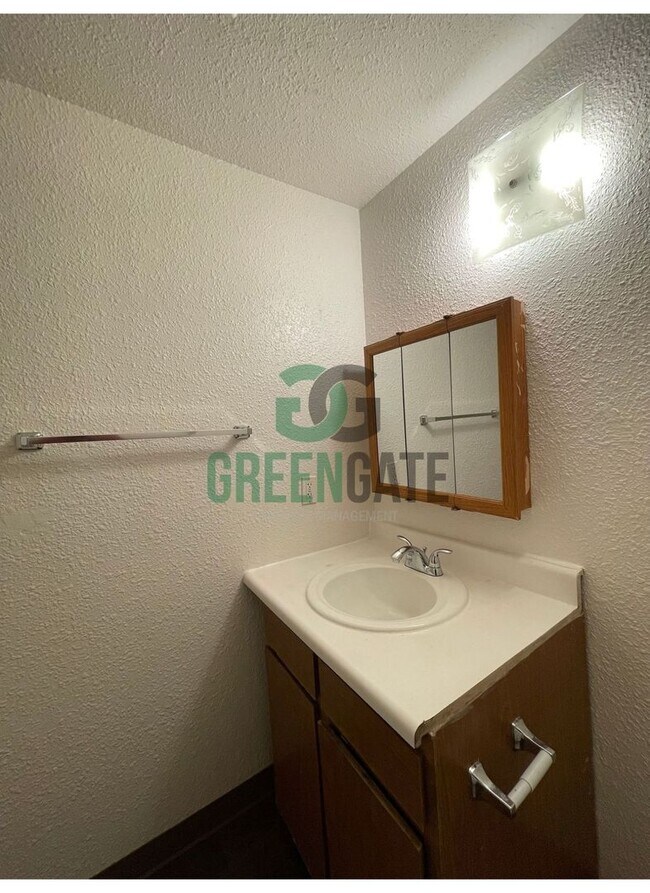 Building Photo - 3204 Atchison St