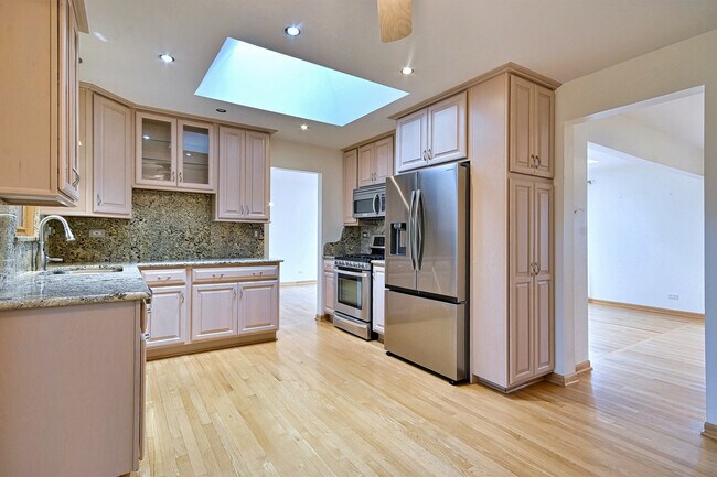 Building Photo - 2360 N Drury Ln