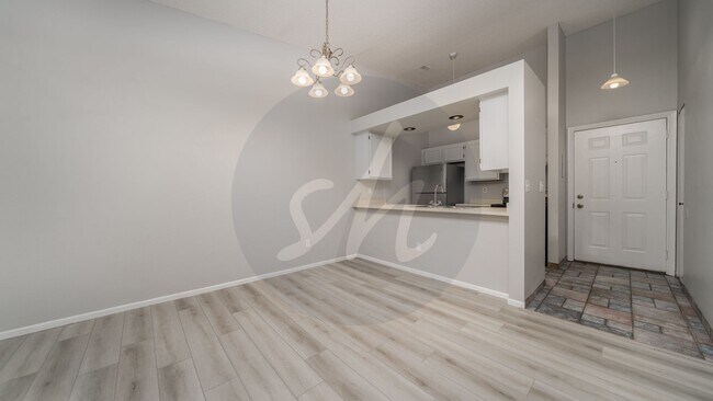 Building Photo - Westside Condo