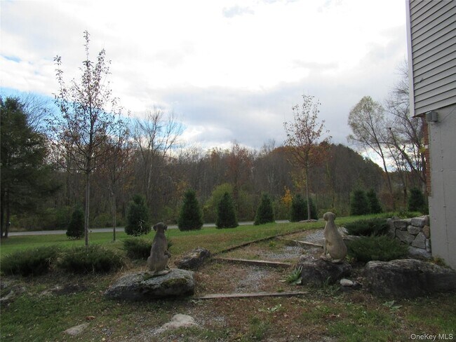 Building Photo - 63 River Rd