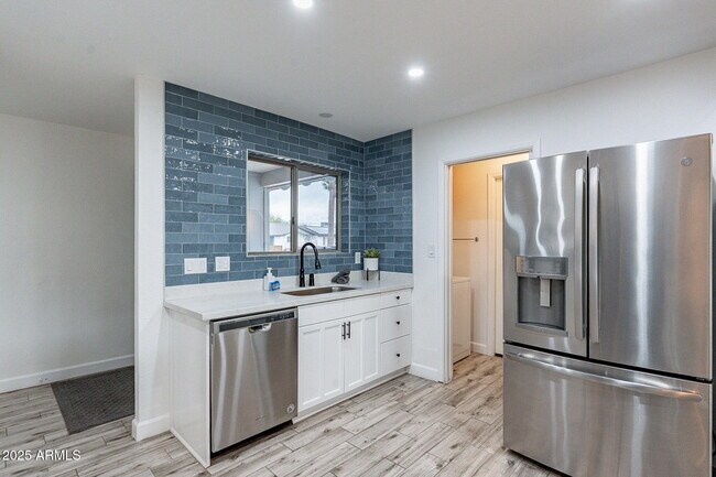 Building Photo - 8725 E Palo Verde Dr