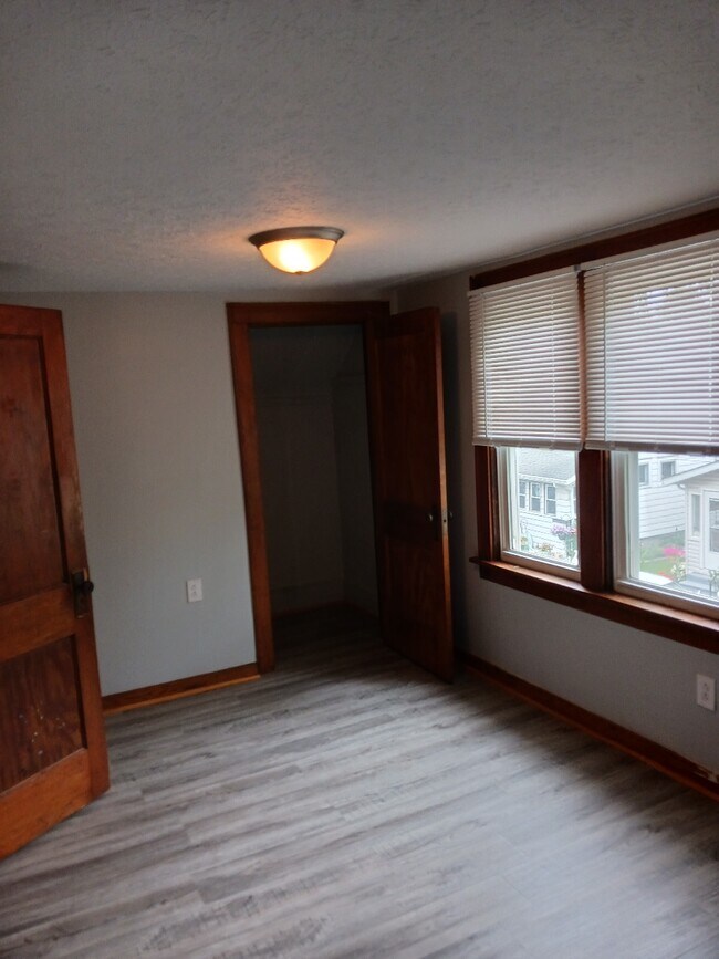 Building Photo - 1008 Elwell Ct