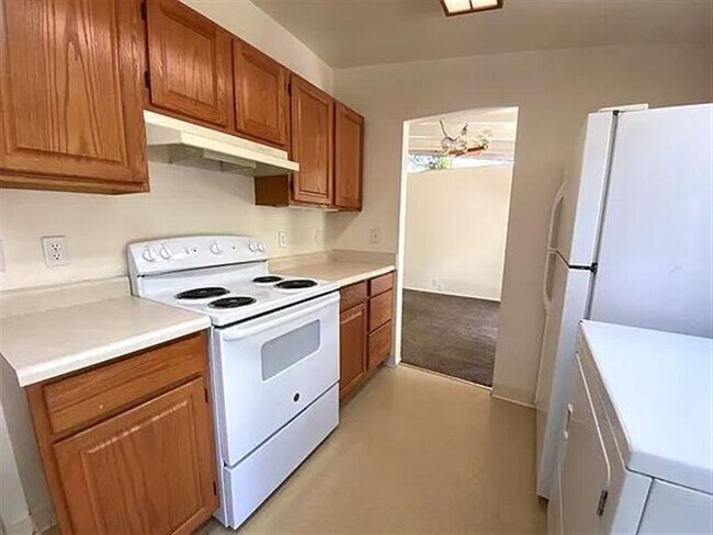 Building Photo - Pacific Grove safe home