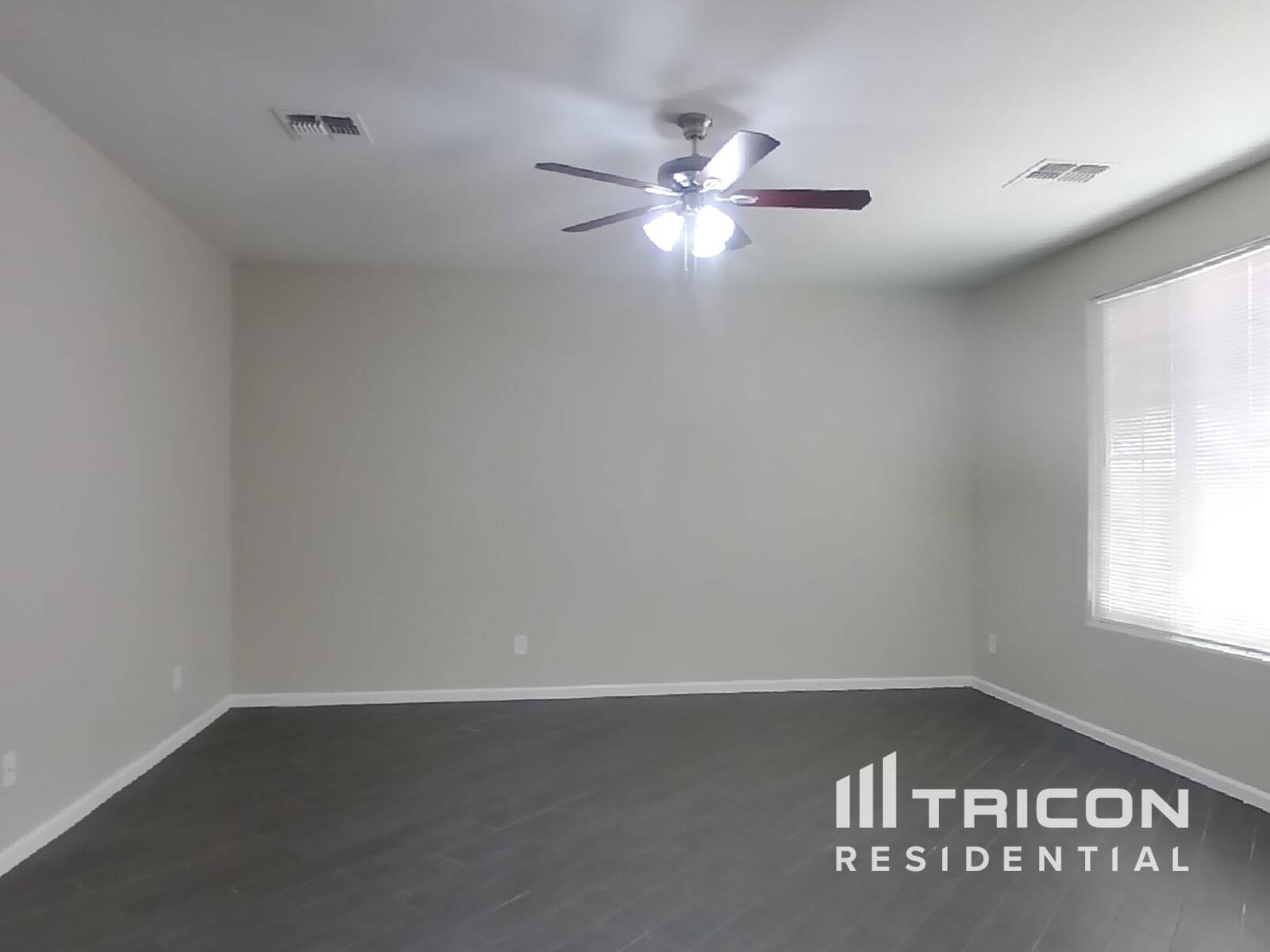 Building Photo - 1420 S Ponderosa Dr