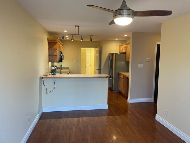 Building Photo - 4 bed/ 3 1/2 bath