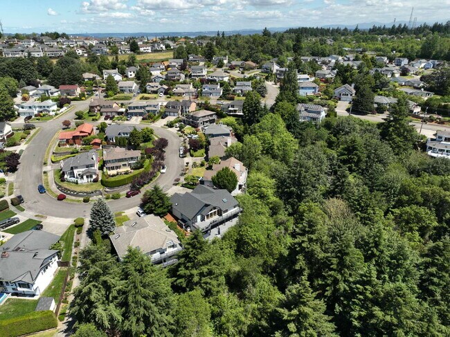 Building Photo - Sophisticated and Elegant home is located in Harbor Ridge at Browns Point. Spacious 4 bedroom, 4 ...