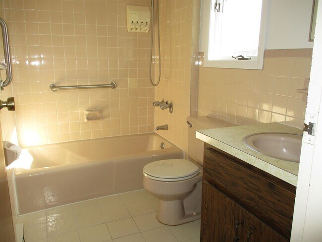 Building Photo - 88 Feronia Wy