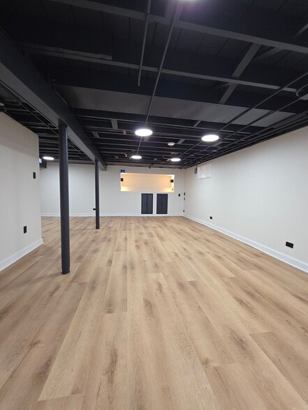 Family room - Basement - 5251 S Hamlin Ave