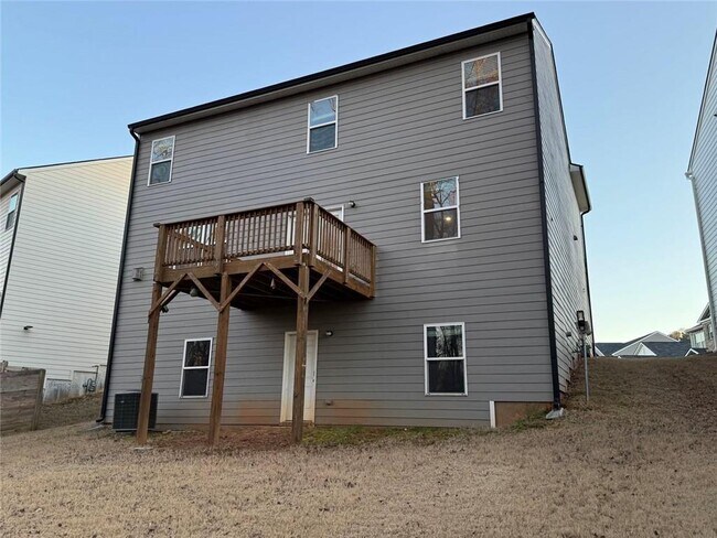 Building Photo - 146 Silver Birch Pass