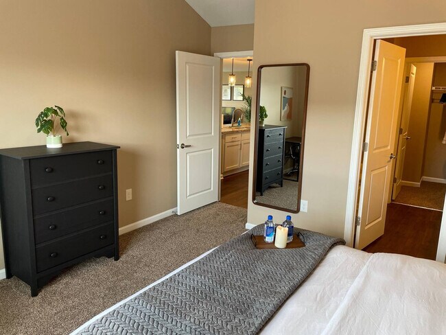 Building Photo - 4788 Holmes St