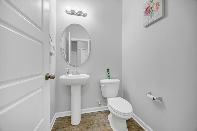 Building Photo - 300 Barony Pl Dr