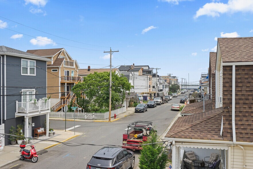 Building Photo - 55 Seadrift Ave