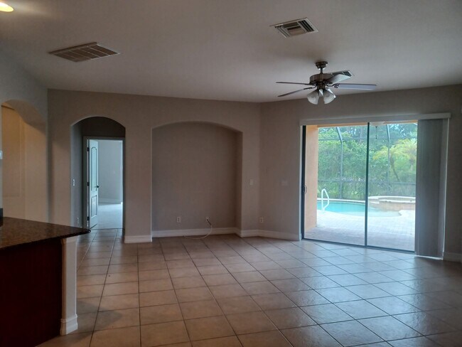 Building Photo - 12214 Country Day Cir