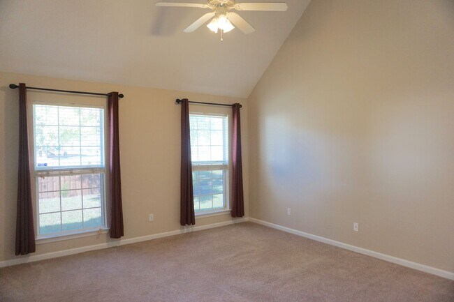 Building Photo - 3 BED | 2.5 BATH | POOLER