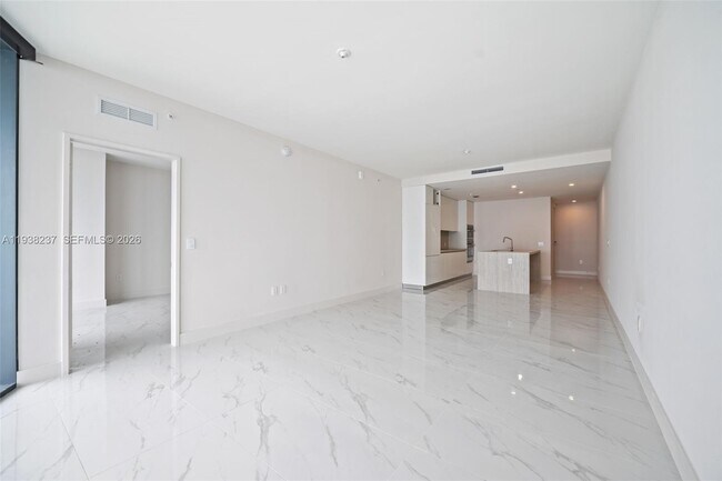 Building Photo - 700 NE 24th St