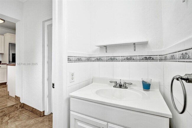 Building Photo - 5801 SW 20th St