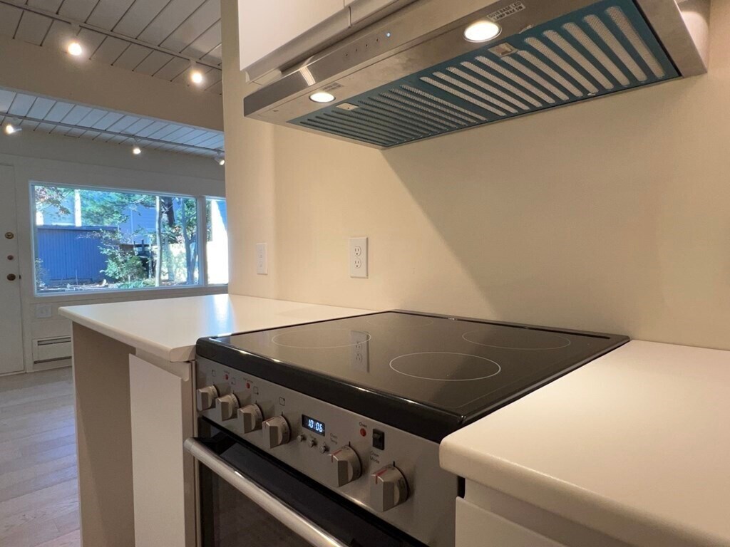 Building Photo - 9 Bowdoin St