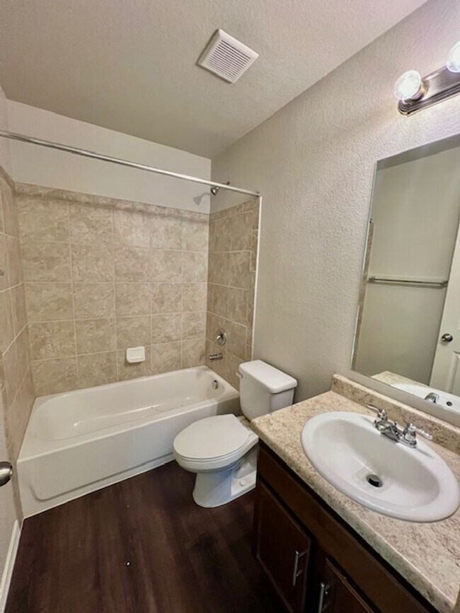 Building Photo - Charming 3 Bedroom Home In Falcon Highlands Available Now!