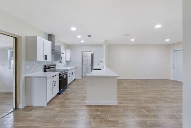 Building Photo - 710 Cayuga St