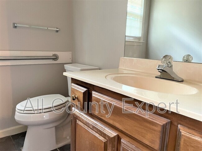 Building Photo - 2470 Valentines Ct