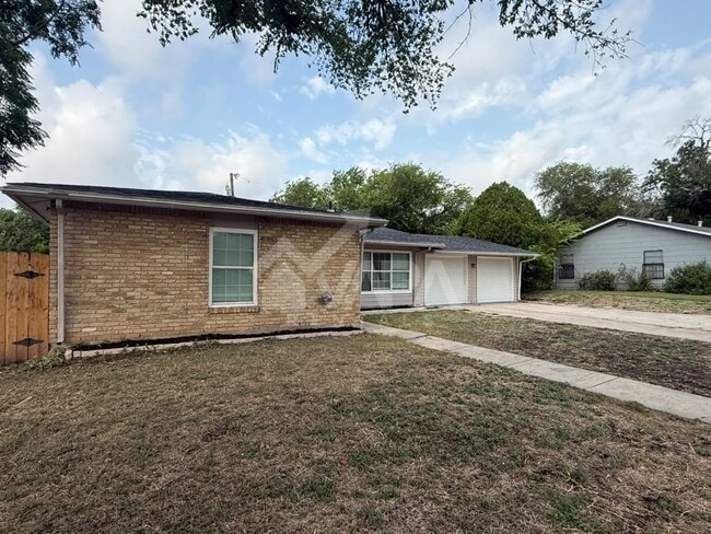 Building Photo - 2902 Woodcliffe St