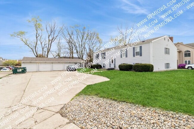 Building Photo - 317 SE Lowell Dr