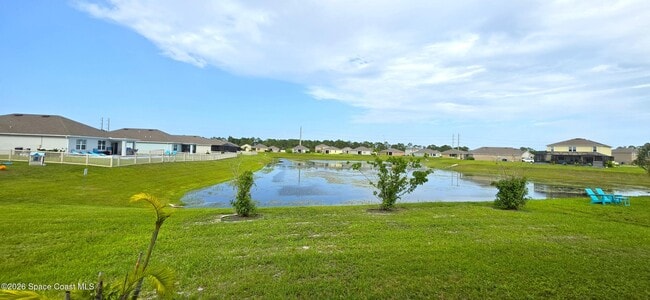 Building Photo - 242 Guinevere Dr SW