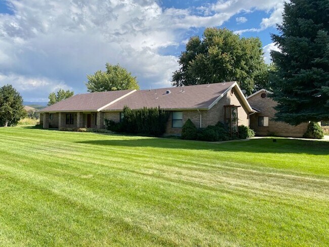 Building Photo - Beautiful home single level entry with out buildings and amazing landscaping - shorter term lease...