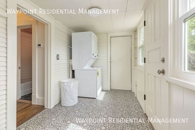 Building Photo - 1516 N 21st St