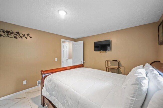 Building Photo - 6207 Moss Dr